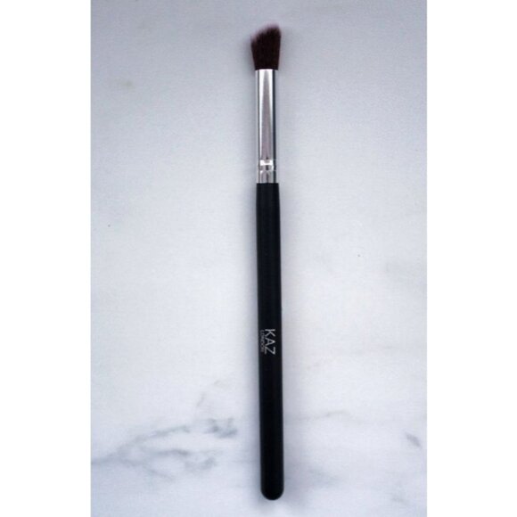 KAZ Crease Eyeshadow Blending Brush Slight Angle - Picture 1 of 2